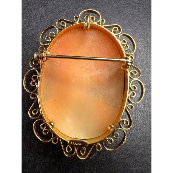 Vintage 60s Shell Cameo Brooch Pendant – 12K Gold Filled Filigree Frame - Picture 2 of 9